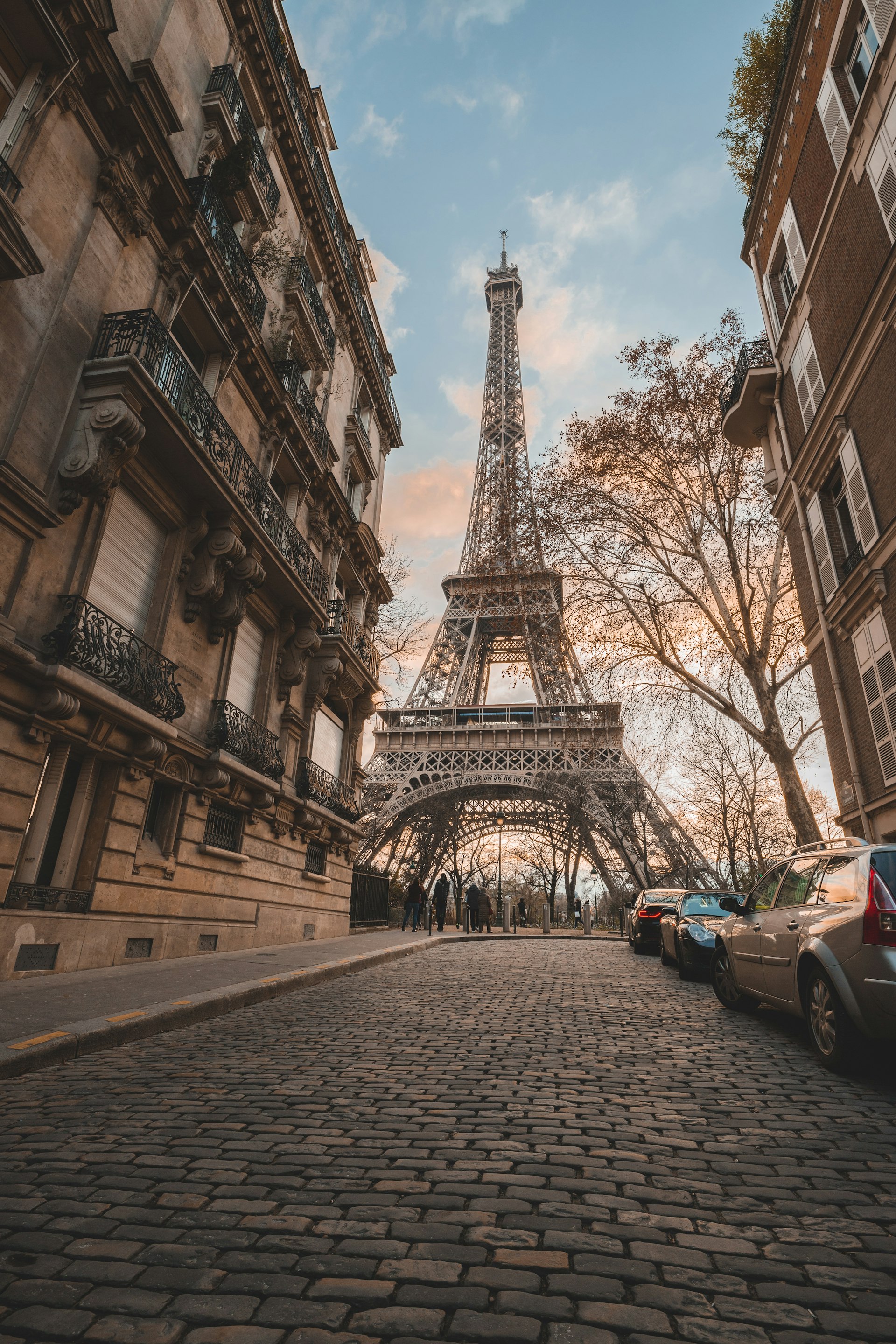 Rue parisienne haussmannienne près des bureaux d'Elevon